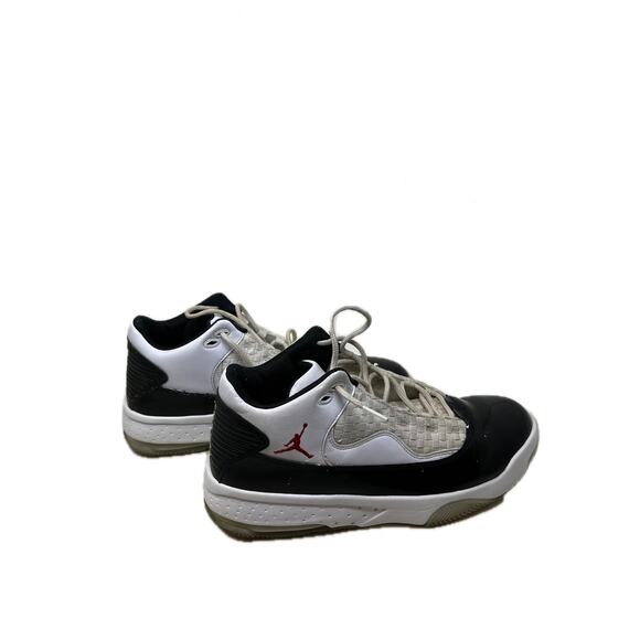 Nike Jordan Max Aura 2 White Black Gym Red Mens 10.5 main image 7